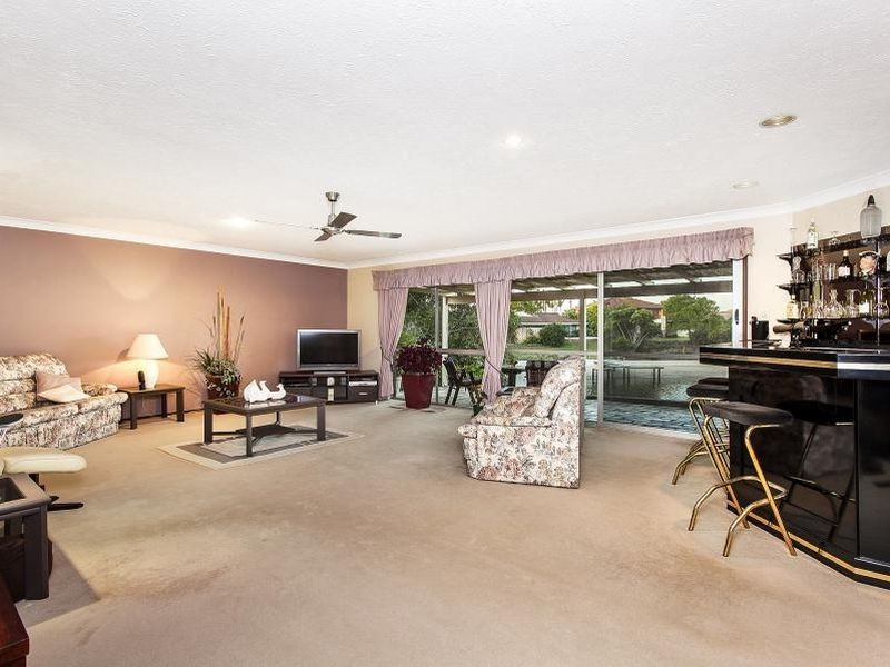 2 Yunga Court, Broadbeach Waters QLD 4218