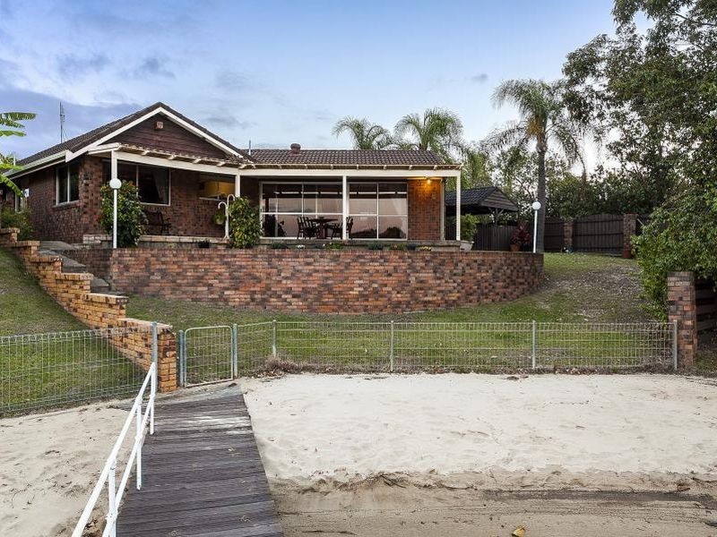 2 Yunga Court, Broadbeach Waters QLD 4218