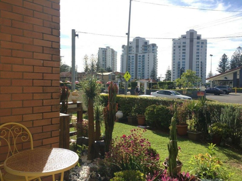 1/162 Surf Parade, Broadbeach QLD 4218