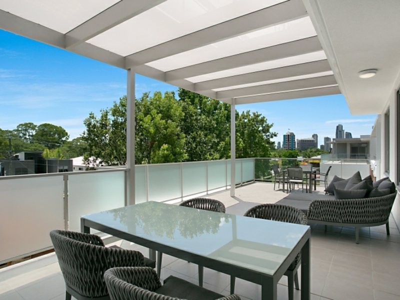 3408/1 Waterford Court, Bundall QLD 4217