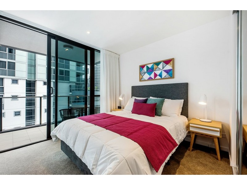 2302/50 Surf Parade, Broadbeach QLD 4218