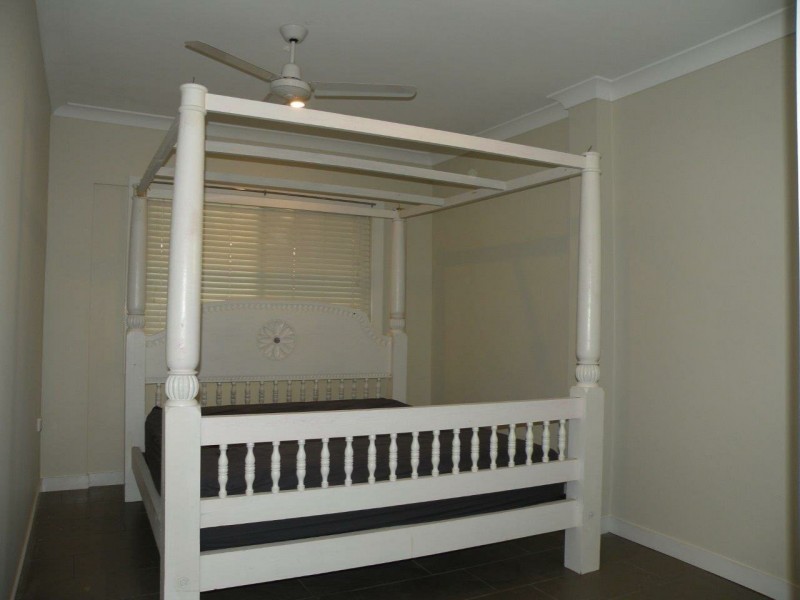 10 Okinya Street, Biggera Waters QLD 4216