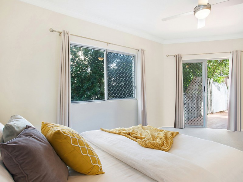 2/4 St Kilda Avenue, Broadbeach QLD 4218