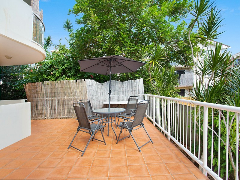 2/4 St Kilda Avenue, Broadbeach QLD 4218