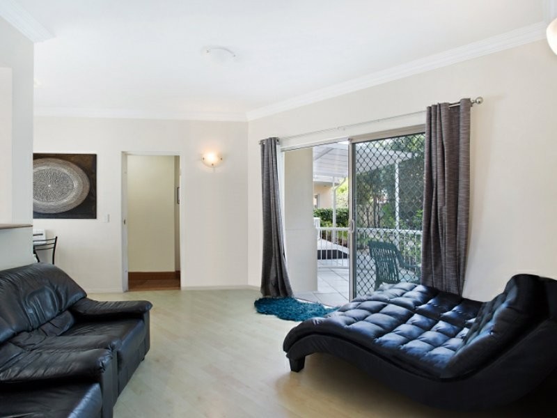 2/4 St Kilda Avenue, Broadbeach QLD 4218