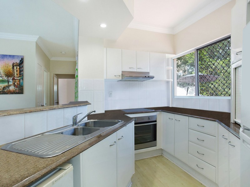 2/4 St Kilda Avenue, Broadbeach QLD 4218