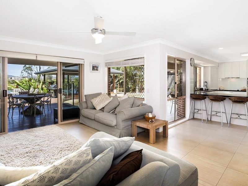 15 Riverbank Court, Ashmore QLD 4214