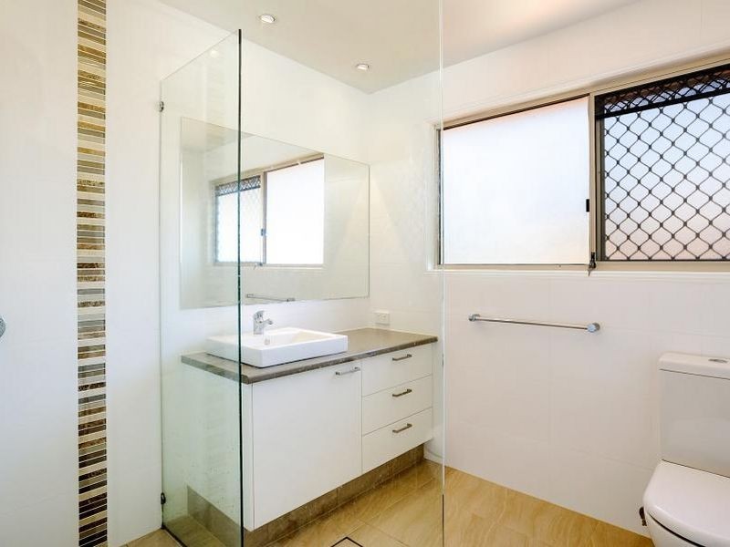 15 Riverbank Court, Ashmore QLD 4214