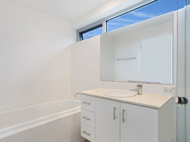 5/6 Miami Key, Broadbeach Waters QLD 4218