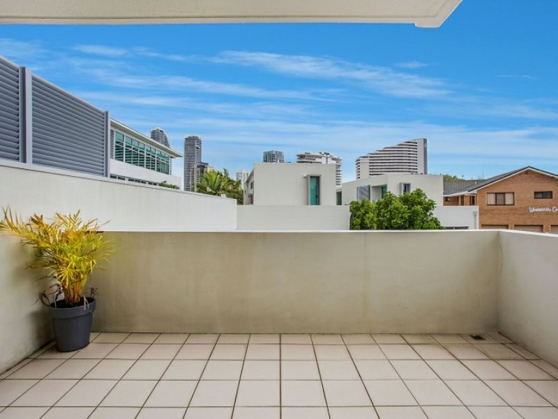 5/6 Miami Key, Broadbeach Waters QLD 4218