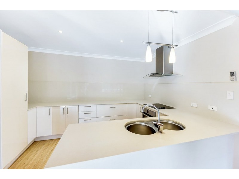 17 Ensenada Court, Broadbeach Waters QLD 4218