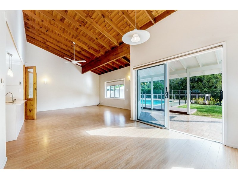 17 Ensenada Court, Broadbeach Waters QLD 4218