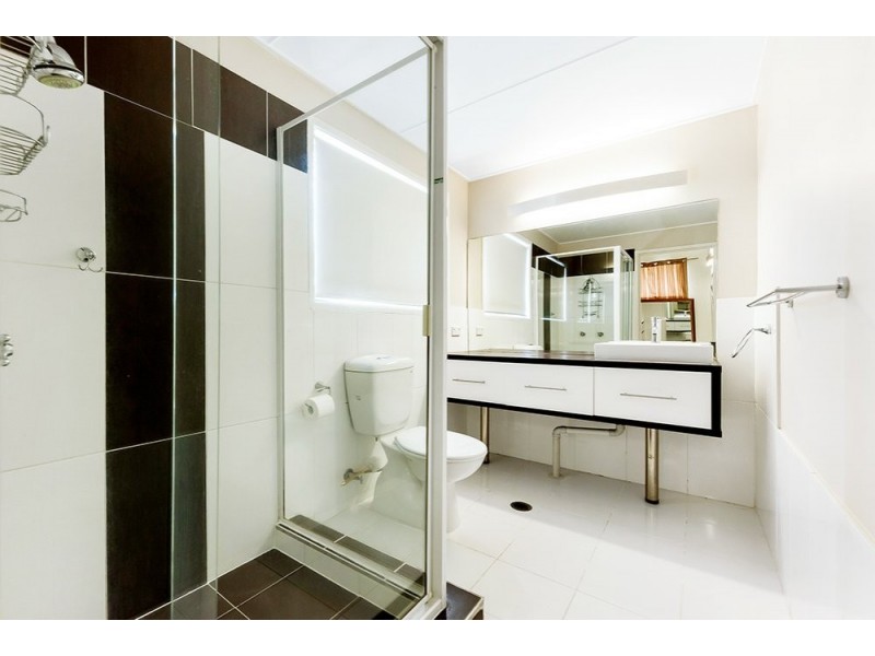 17 Ensenada Court, Broadbeach Waters QLD 4218