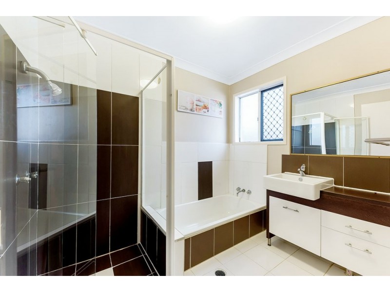 17 Ensenada Court, Broadbeach Waters QLD 4218