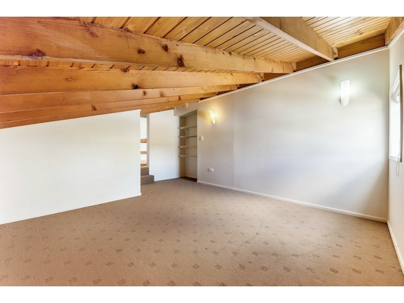 17 Ensenada Court, Broadbeach Waters QLD 4218