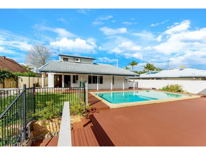 17 Ensenada Court, Broadbeach Waters QLD 4218