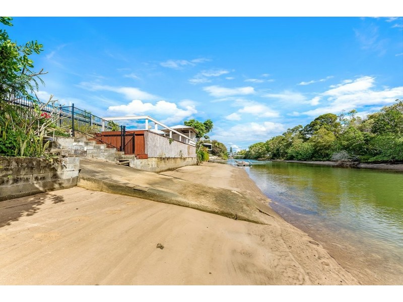 17 Ensenada Court, Broadbeach Waters QLD 4218