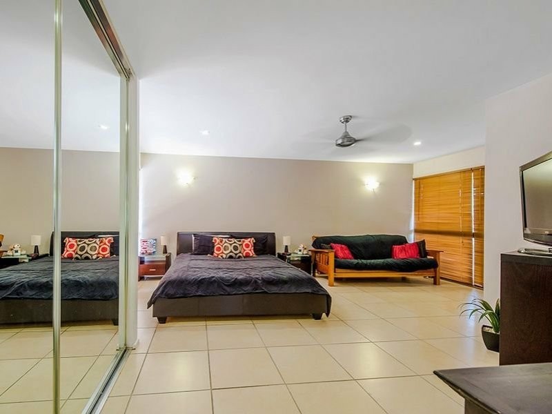18 Coobowie Street, Broadbeach Waters QLD 4218