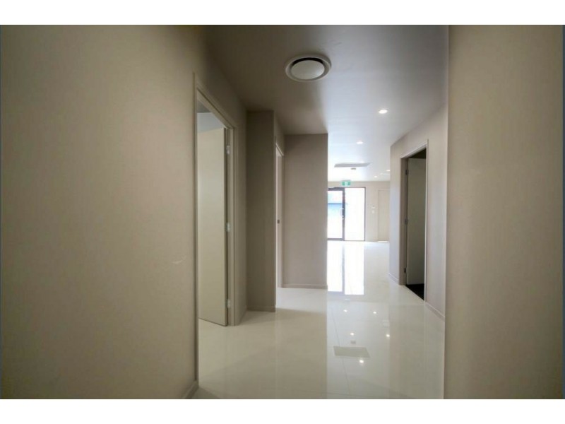 130 Ashmore Road, Benowa QLD 4217