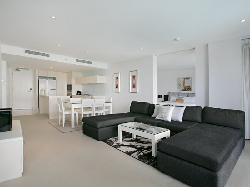 10603/1 Charles Ave, Broadbeach QLD 4218