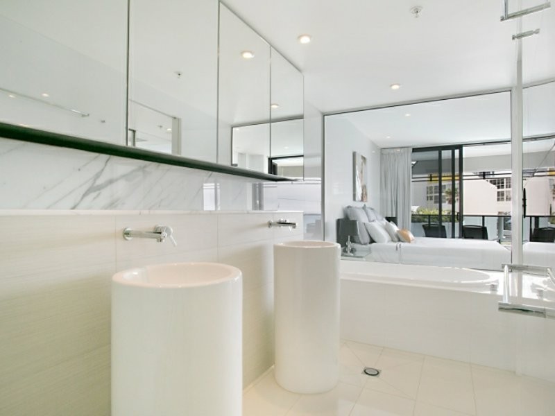 10603/1 Charles Ave, Broadbeach QLD 4218