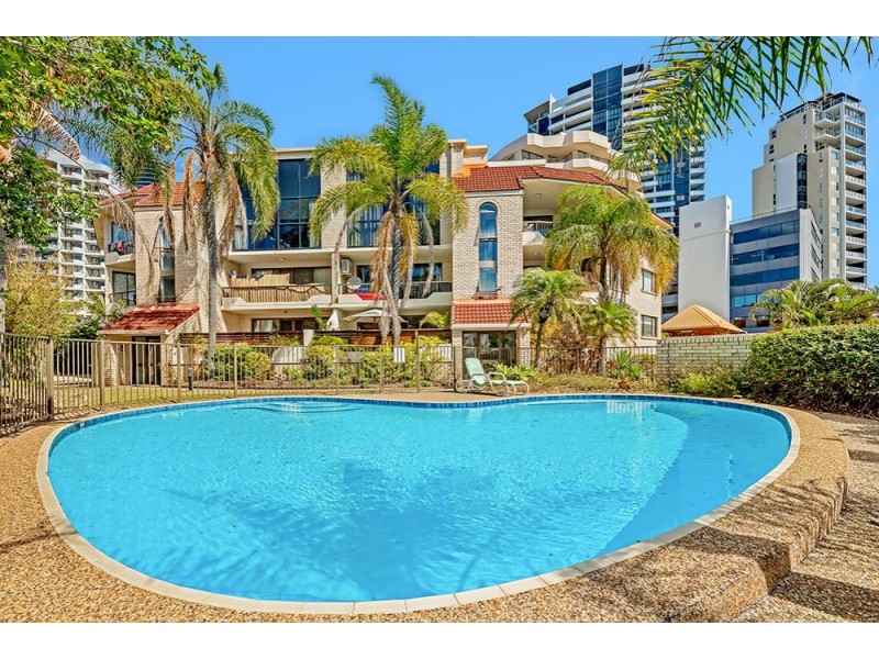 3/8 Queensland Avenue, Broadbeach QLD 4218