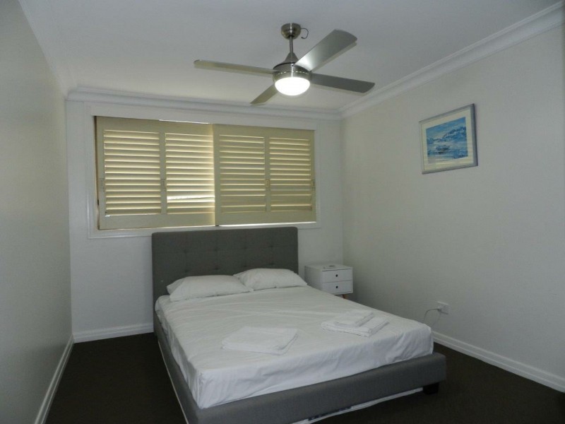 3/8 Queensland Avenue, Broadbeach QLD 4218