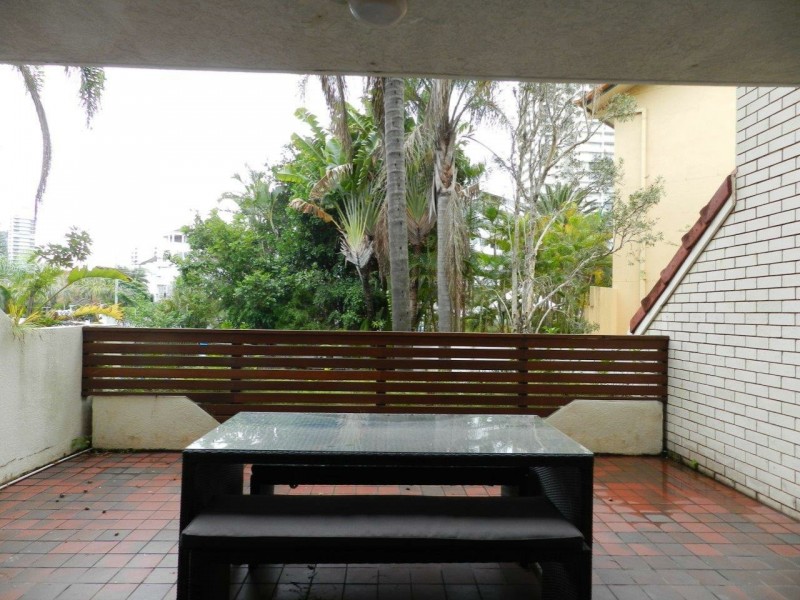 3/8 Queensland Avenue, Broadbeach QLD 4218