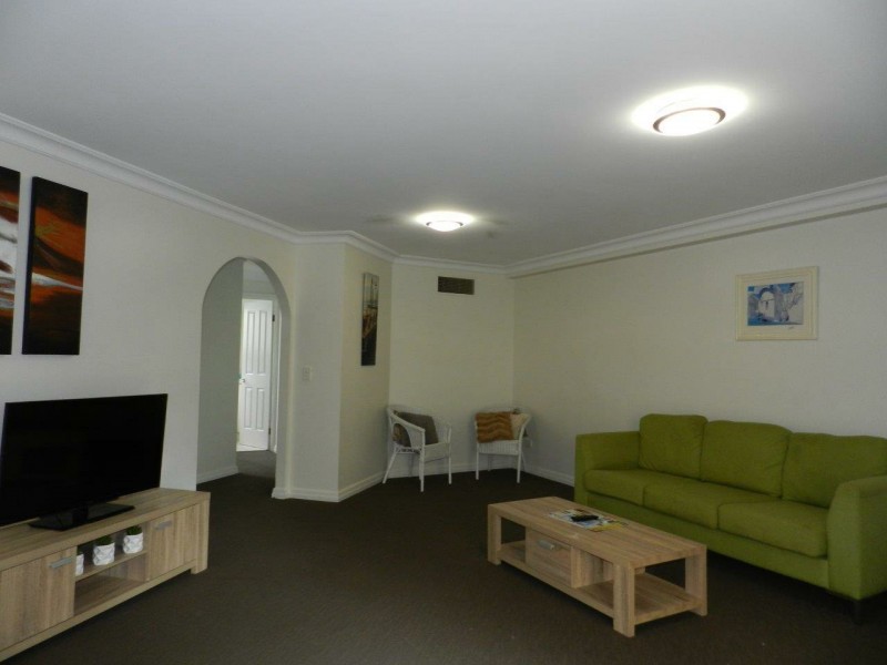 3/8 Queensland Avenue, Broadbeach QLD 4218