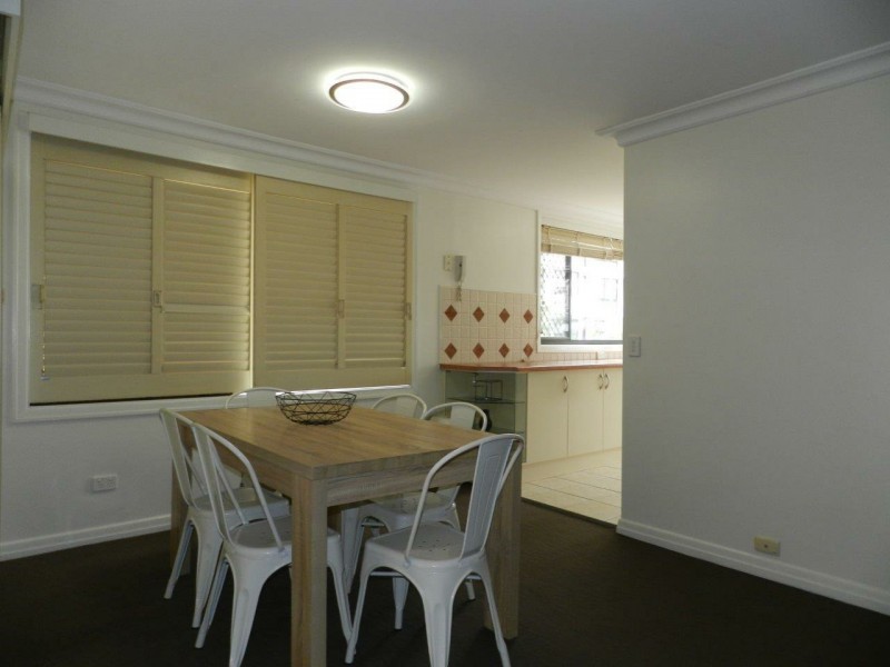 3/8 Queensland Avenue, Broadbeach QLD 4218