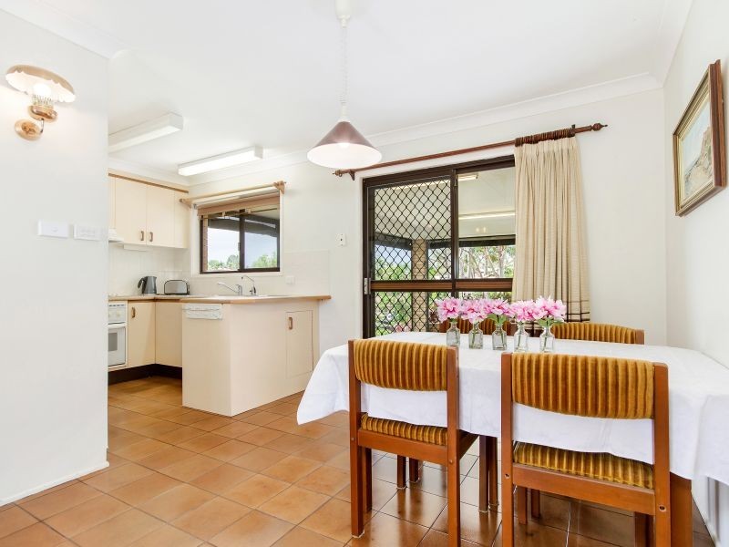 4 Barow Court, Ashmore QLD 4214