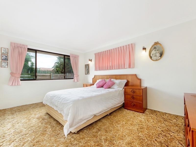 4 Barow Court, Ashmore QLD 4214