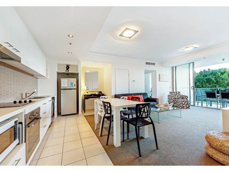 2220/33 T E Peters Drive, Broadbeach Waters QLD 4218
