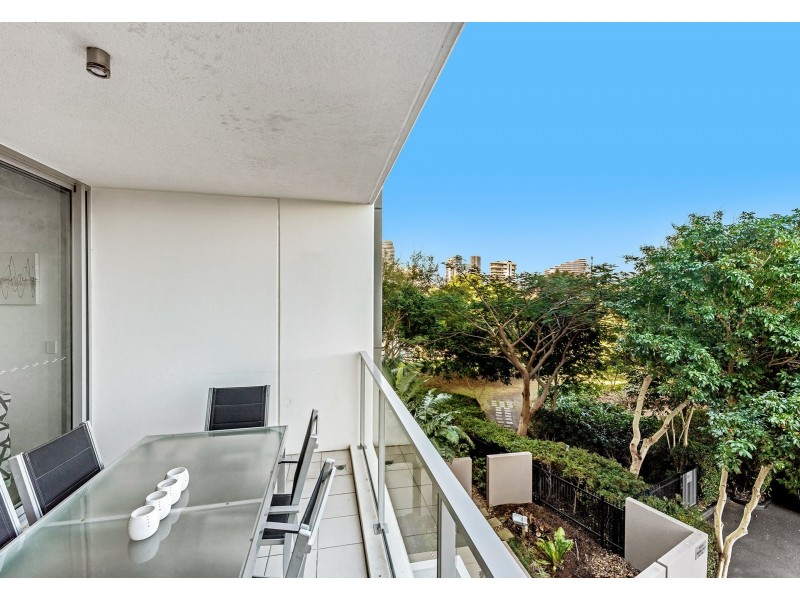 2220/33 T E Peters Drive, Broadbeach Waters QLD 4218
