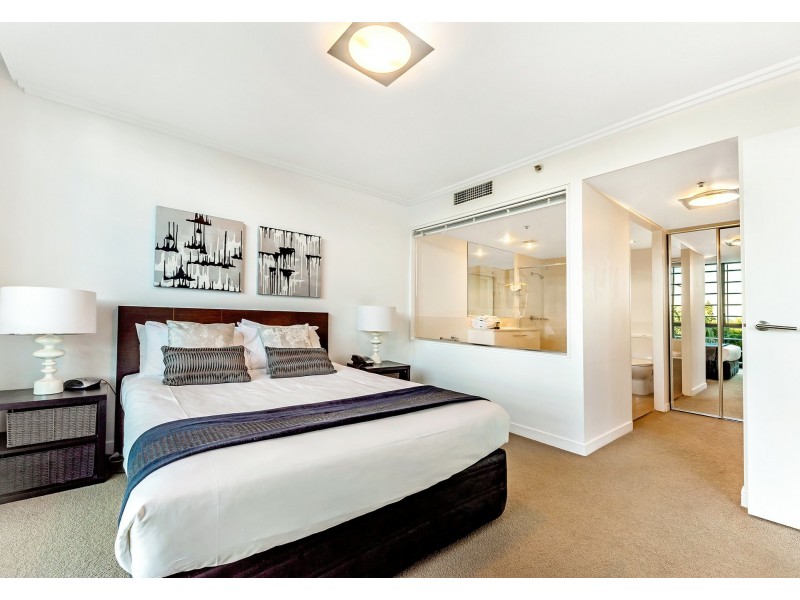 2220/33 T E Peters Drive, Broadbeach Waters QLD 4218
