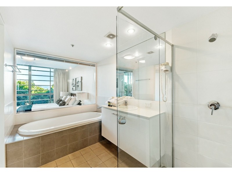 2220/33 T E Peters Drive, Broadbeach Waters QLD 4218