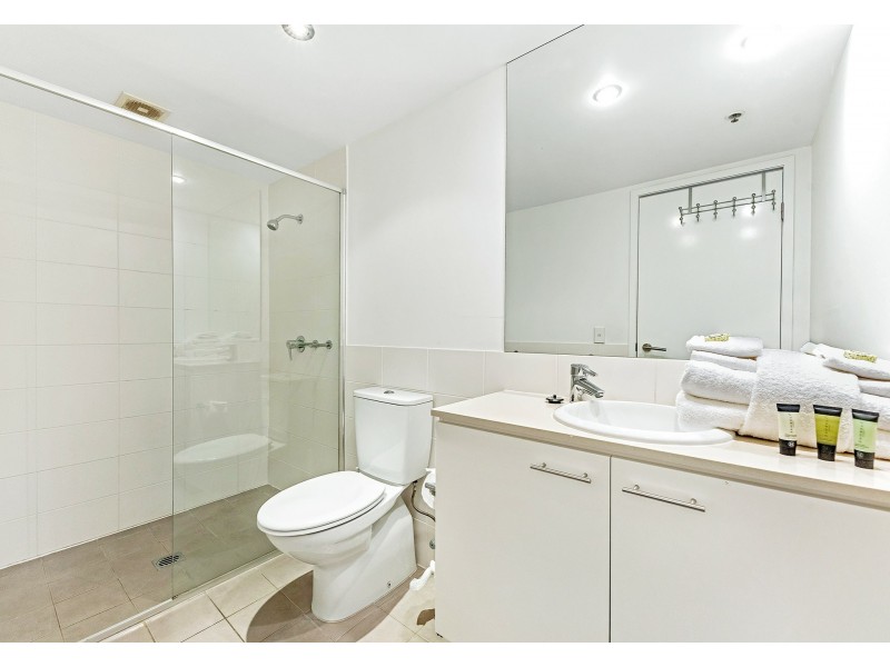 2220/33 T E Peters Drive, Broadbeach Waters QLD 4218