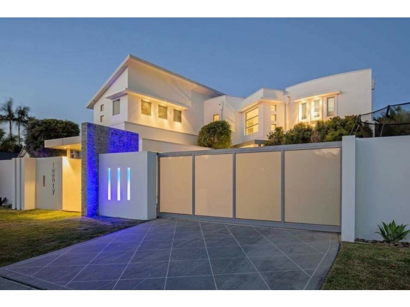 20 Edinburgh Road, Benowa Waters QLD 4217