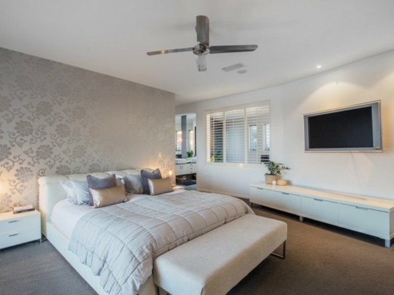 20 Edinburgh Road, Benowa Waters QLD 4217