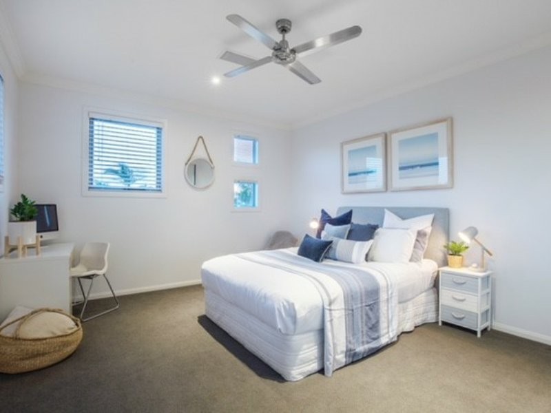 20 Edinburgh Road, Benowa Waters QLD 4217