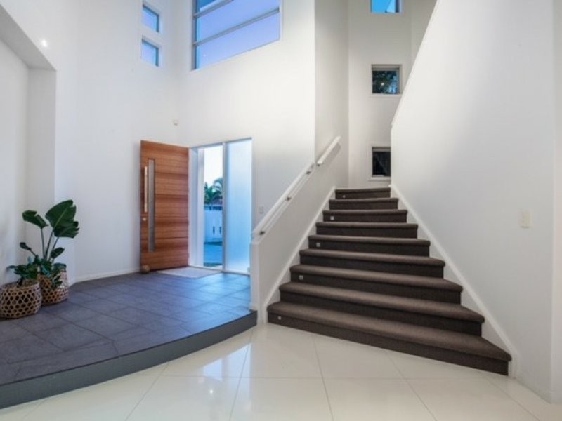 20 Edinburgh Road, Benowa Waters QLD 4217