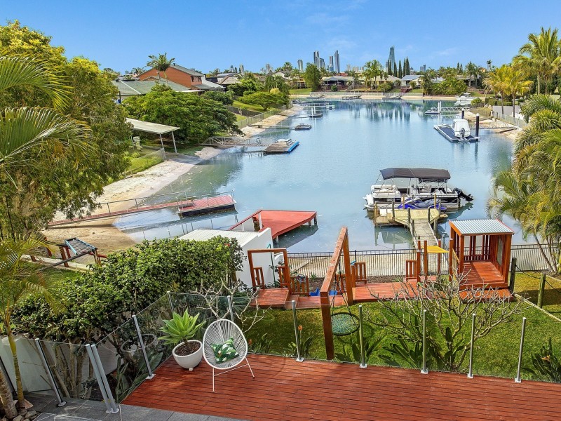 20 Edinburgh Road, Benowa Waters QLD 4217