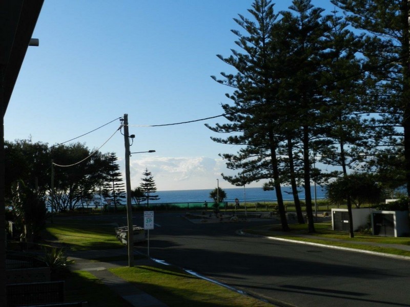 2/118 Old Burleigh Road, Broadbeach QLD 4218