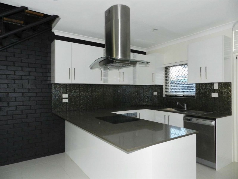 2/118 Old Burleigh Road, Broadbeach QLD 4218