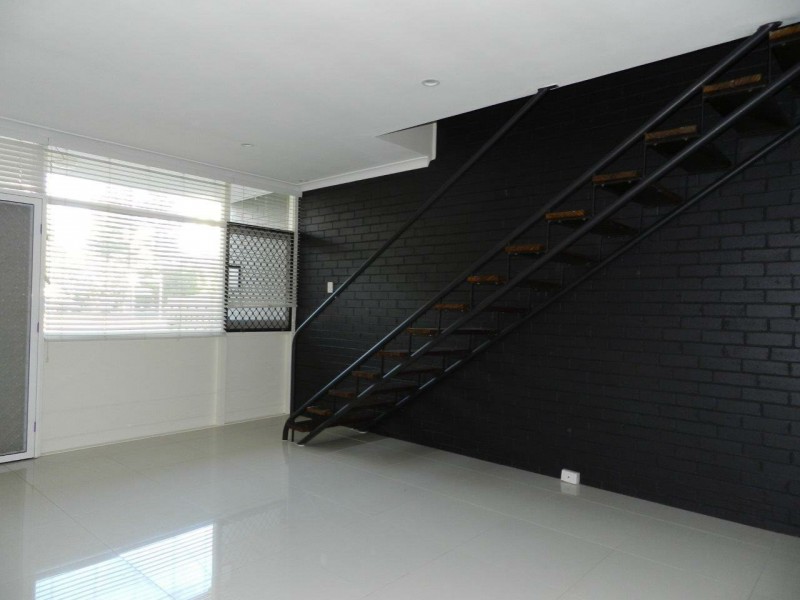 2/118 Old Burleigh Road, Broadbeach QLD 4218