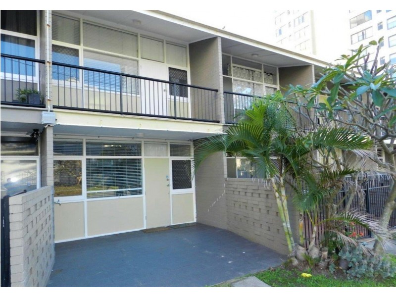 2/118 Old Burleigh Road, Broadbeach QLD 4218