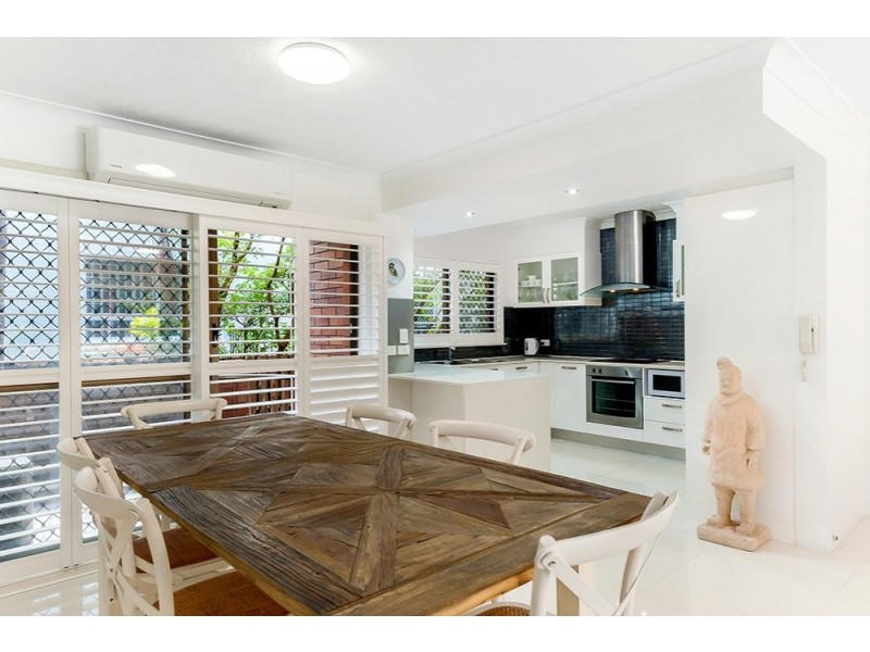 6/7 Federation Avenue, Broadbeach QLD 4218