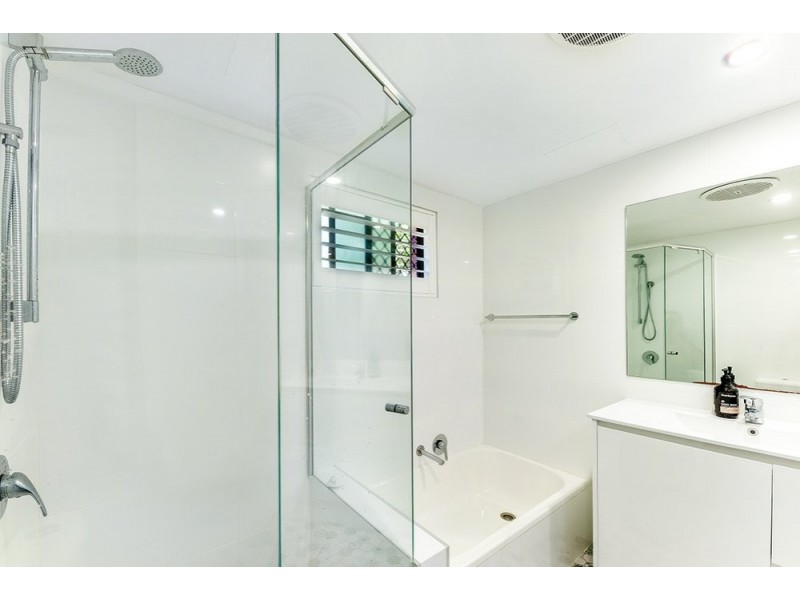 6/7 Federation Avenue, Broadbeach QLD 4218