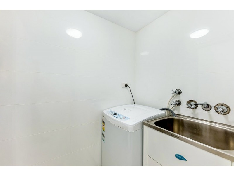 6/7 Federation Avenue, Broadbeach QLD 4218