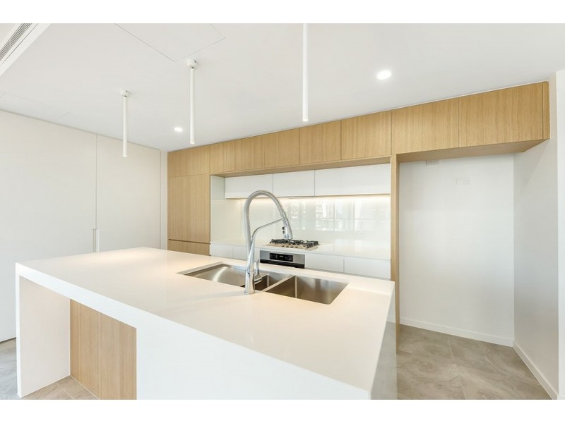 404/95 Old Burleigh Road, Broadbeach QLD 4218